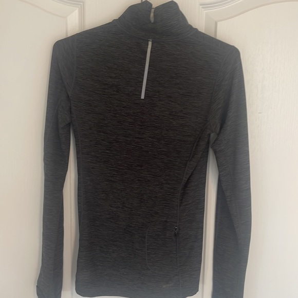 New Balance Grey XS B-Dry light weight pull over athletic sweater - Picture 5 of 7